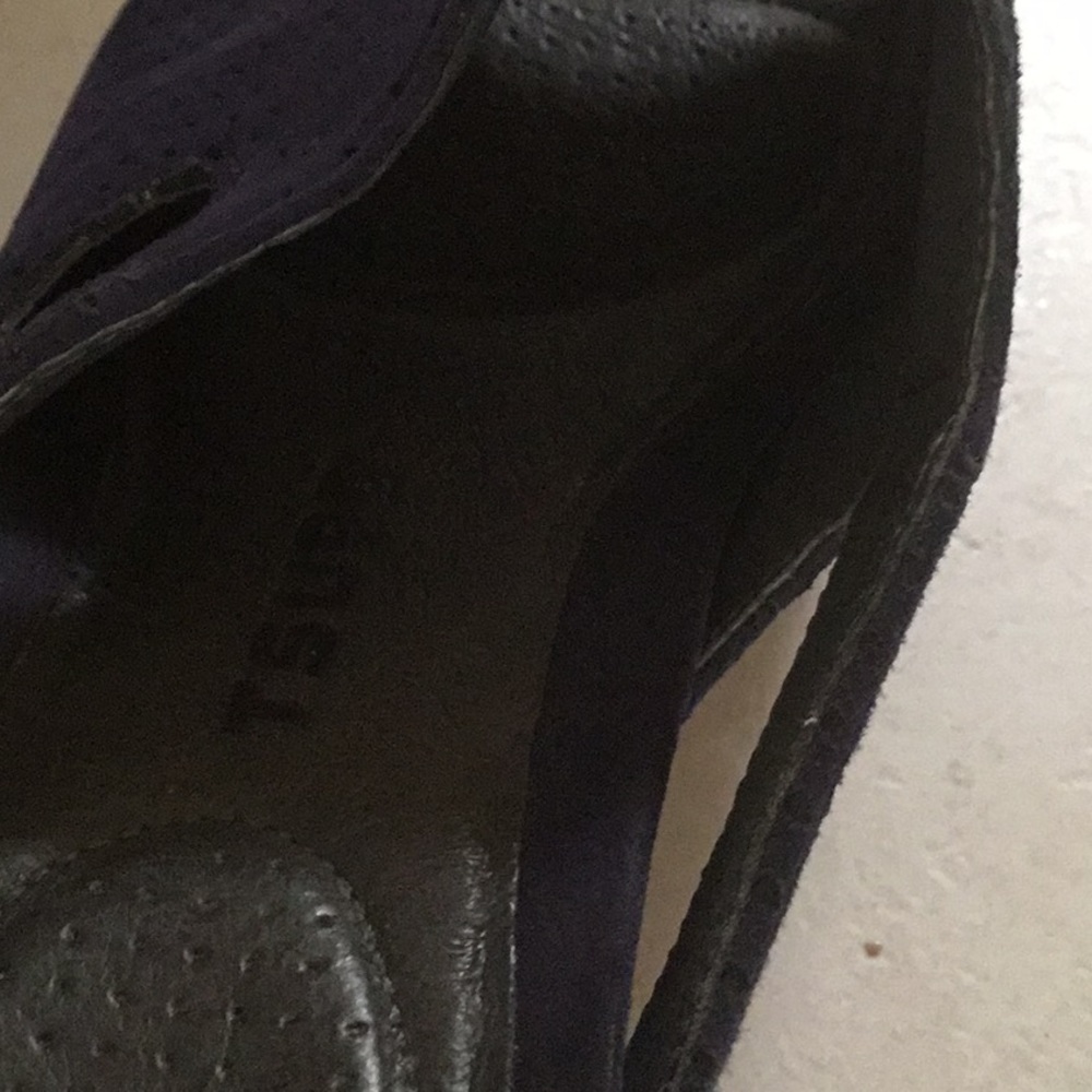 Shoes - Picture 3 of 4